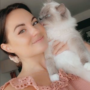 Meet your Posher, Danielle